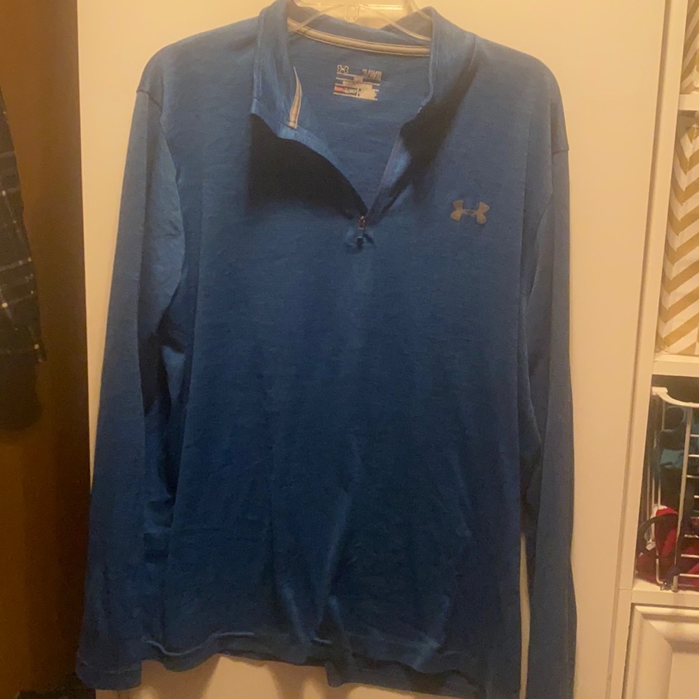 Men’s Under armour pullover thin material